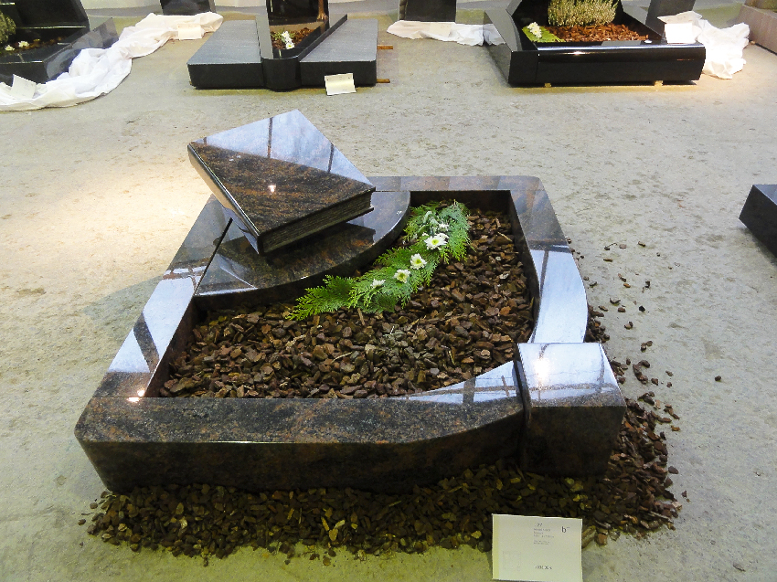 Krah Natustein Grabstein 12