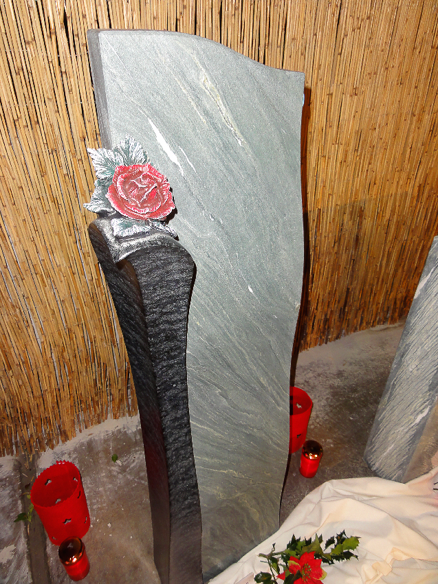 Krah Natustein Grabstein 11