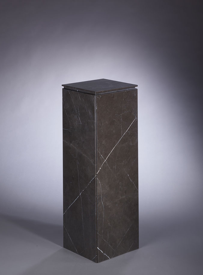 natursteinsaeule-dunkel